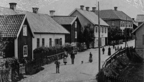 Storgatan ca 1910, 100 år innan jag själv gick där. Bilden är lånad från Högsby sockens hembygdsförening.